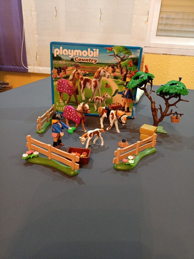 Playmobil country. Con caja con todos accesorios.