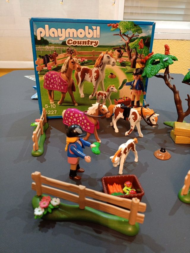 Playmobil country. Con caja con todos accesorios.