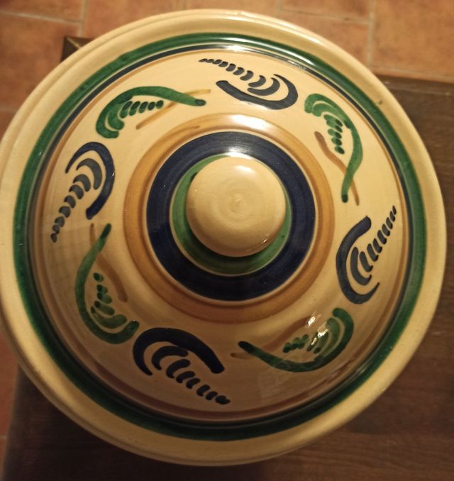 Quesera de cerámica típica de Lucena (Córdoba) 