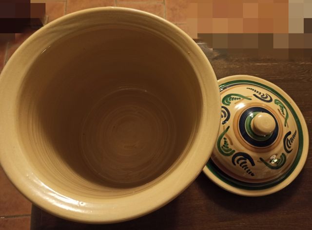 Quesera de cerámica típica de Lucena (Córdoba) 