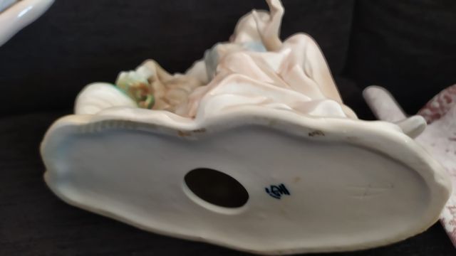 Lote de figuras de porcelana LOZA y oleo en tela
