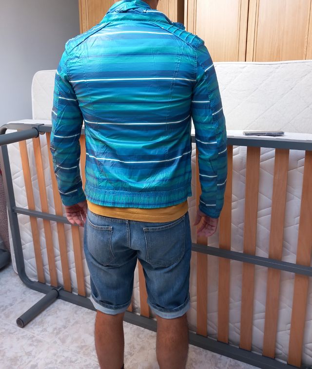 Chaqueta Chubasquera con Capucha