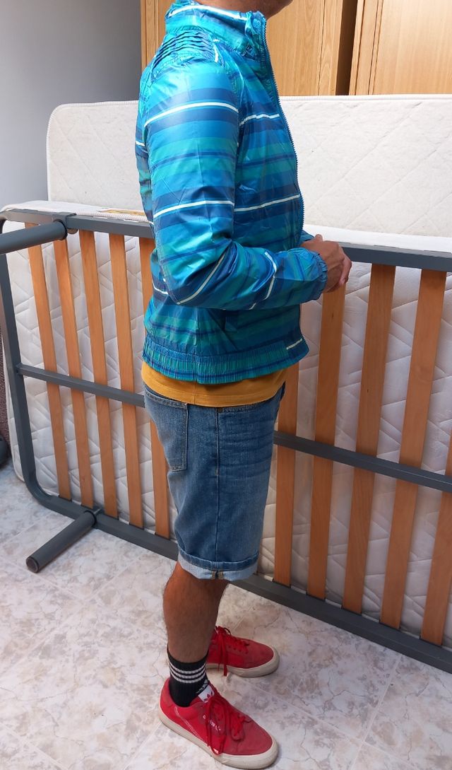 Chaqueta Chubasquera con Capucha