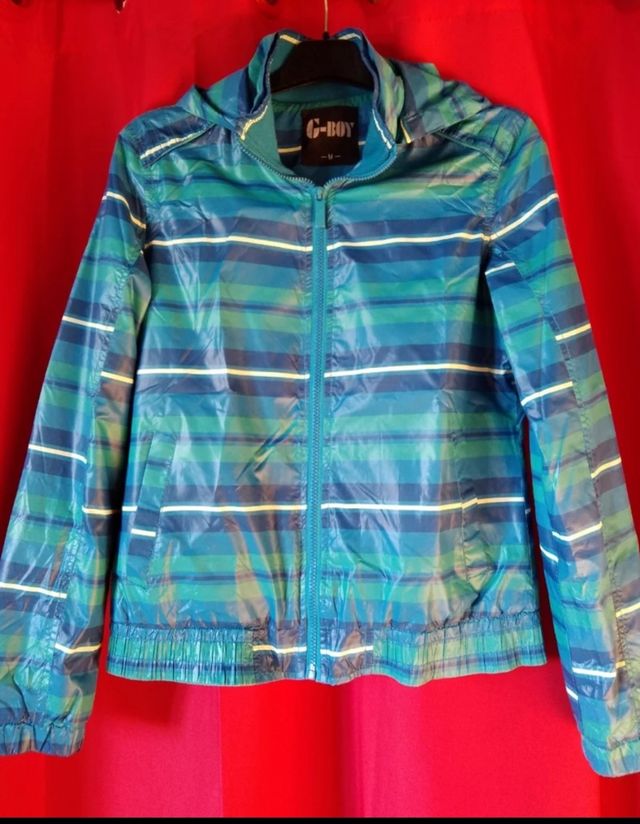 Chaqueta Chubasquera con Capucha