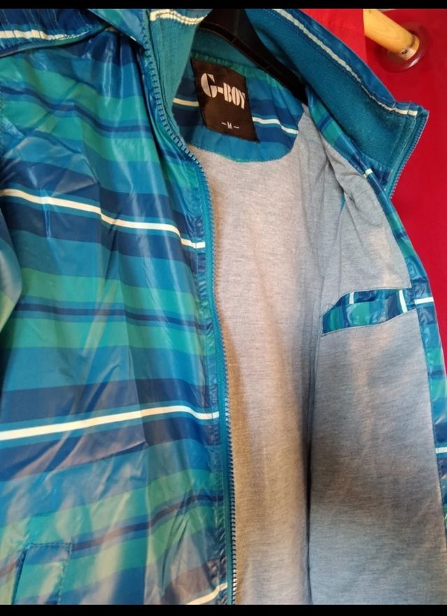 Chaqueta Chubasquera con Capucha