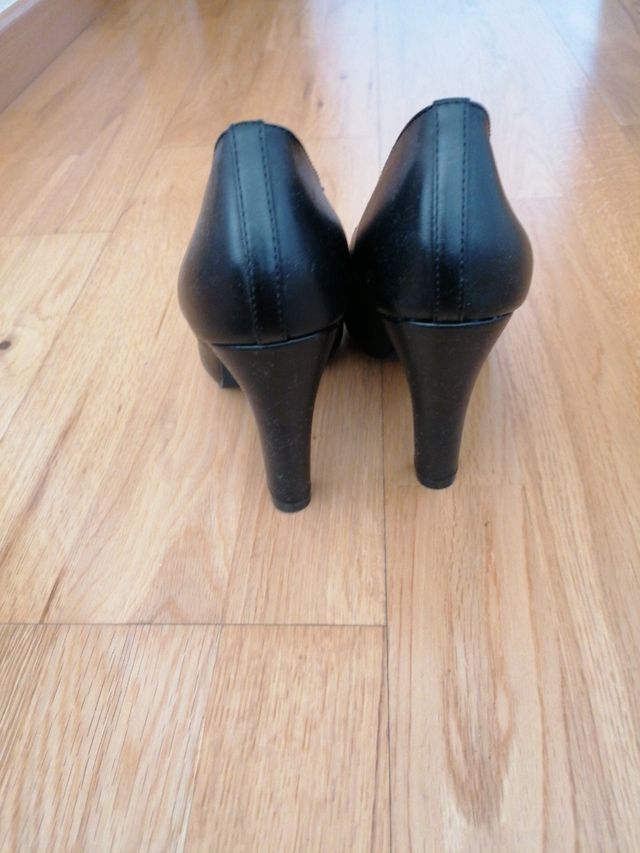 zapatos negros de tacón numero38