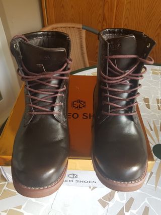 Botas militares Pull and Bear de segunda mano por 25 EUR en Fuenlabrada en  WALLAPOP