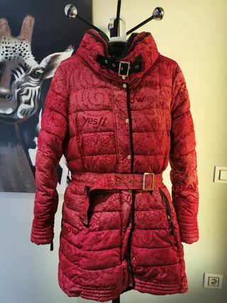 Anorak desigual de segunda mano por 45 EUR en Cornella del Terri en WALLAPOP