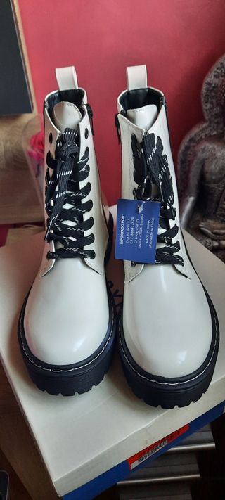 Botas blancas marypaz de segunda mano por 18 EUR en Tomares en WALLAPOP