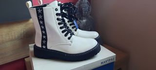 Botas blancas marypaz de segunda mano por 18 EUR en Tomares en WALLAPOP
