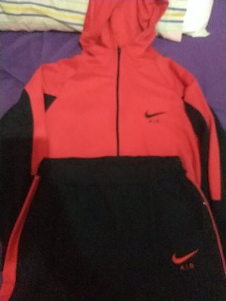 Chandal nike de segunda mano por 40 EUR en Logroño en WALLAPOP