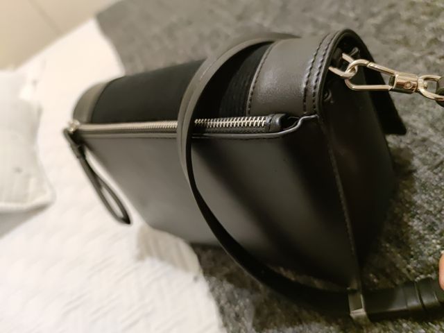 Bolso negro parfois.