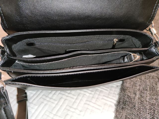 Bolso negro parfois.