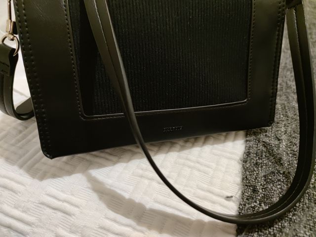 Bolso negro parfois.