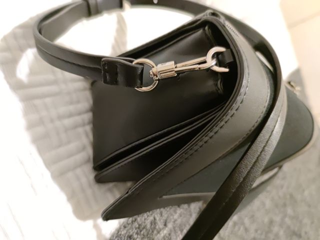 Bolso negro parfois.