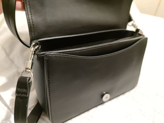 Bolso negro parfois.