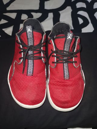 Nike Jordan rojas, talla 37,5 de segunda mano por 8 EUR en Madrid en  WALLAPOP