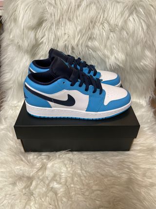 Air Jordan 1 Low UNC GS 553560 144 de segunda mano por 200 EUR en Elche en  WALLAPOP