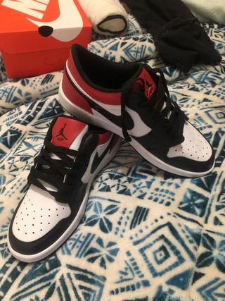 jordan bajas negras y blancas