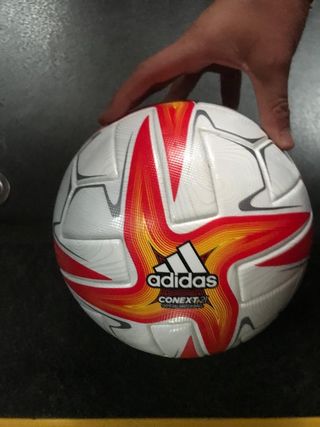 Balón Oficial de la Copa del rey 2021 \\/ 2022 de segunda mano por 120 EUR  en Jaén en WALLAPOP
