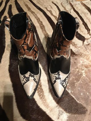 Botines Cowboy Uterque 37 de segunda mano por 85 EUR en Madrid en WALLAPOP