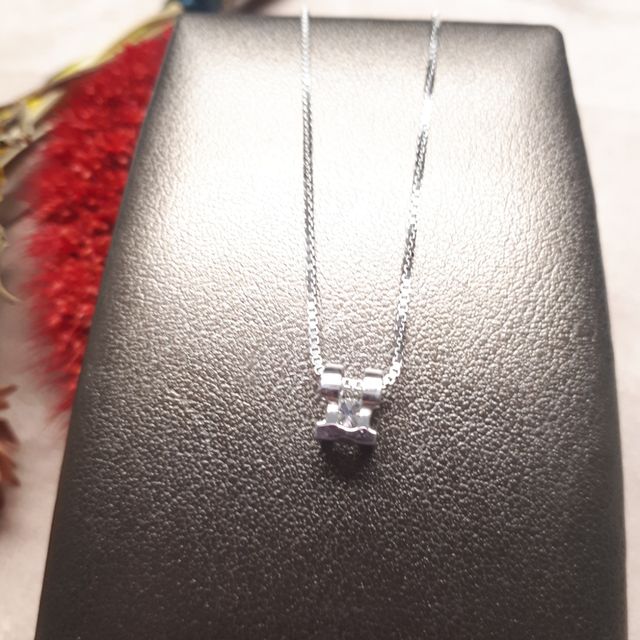 Colgante 0.18kl oro blanco  diamante VSI