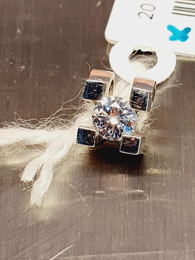 Colgante 0.18kl oro blanco  diamante VSI