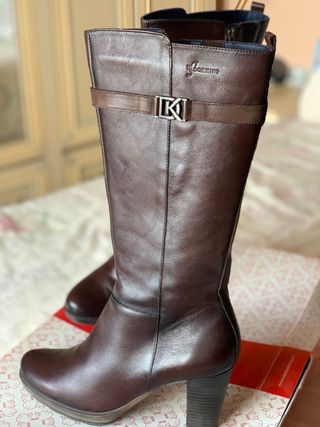 Botas altas de mujer Fluchos, en piel marrón de segunda mano por 80 EUR en  Alcalá de Henares en WALLAPOP