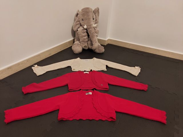 Rebecas niña talla 5 años muy poco uso.