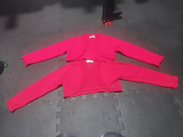 Rebecas niña talla 5 años muy poco uso.