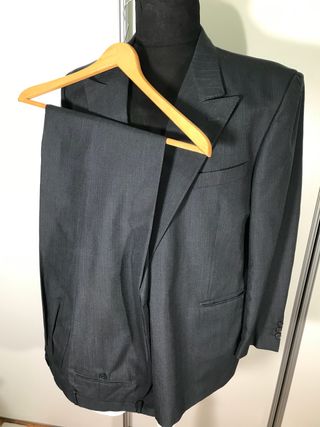 Traje Cortefiel de segunda mano por 25 EUR en Parla en WALLAPOP