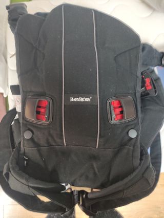 Mochila BabyBjorn One de segunda mano por 50 EUR en Móstoles en WALLAPOP