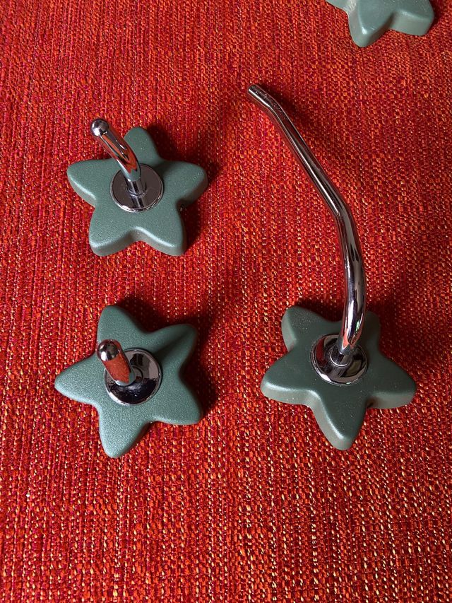 Toallero y perchero acero flor verde