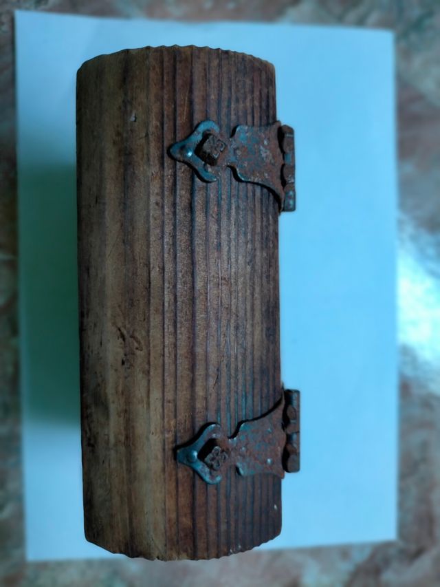 caja de madera antigua