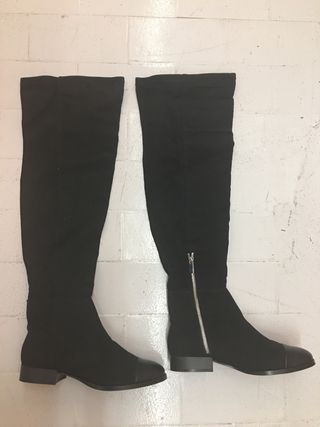 PULL \u0026amp; BEAR - botas altas planas mujer 38 de segunda mano por 20 EUR en  Barcelona en WALLAPOP