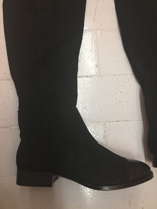 PULL \u0026amp; BEAR - botas altas planas mujer 38 de segunda mano por 20 EUR en  Barcelona en WALLAPOP