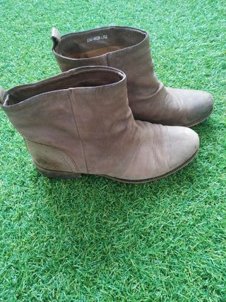 Botines piel Mango de segunda mano por 5 EUR en Madrid en WALLAPOP