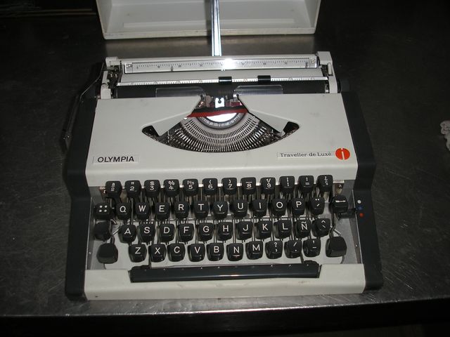 MAQUINAS ESCRIBIR