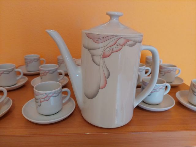 Juego de cafe completo de loza.