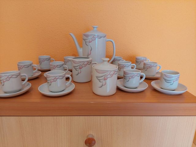 Juego de cafe completo de loza.