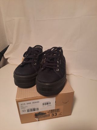 Zapatillas lona negras plataforma Victoria de segunda mano por 20 EUR en  Madrid en WALLAPOP