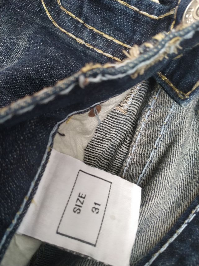 Pantaloni in denim con cuciture