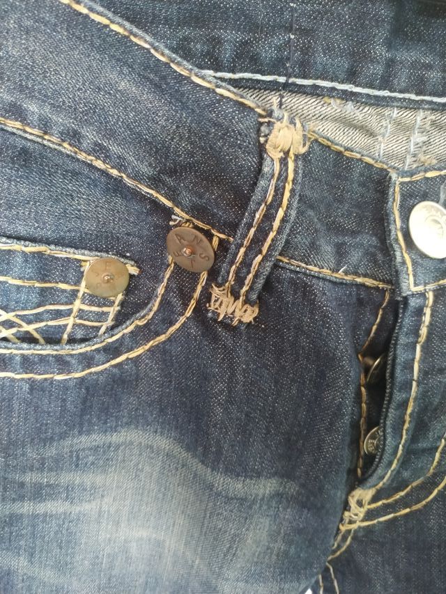 Pantaloni in denim con cuciture