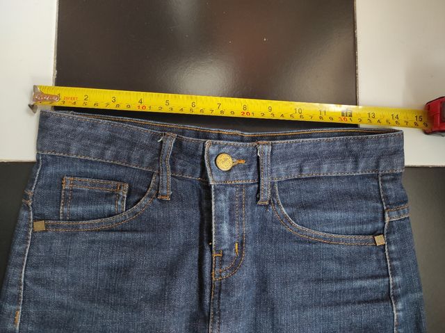 Falda recta vaquera.