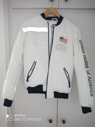 Chaqueta Bomber Nasa Pull \u0026amp; Bear de segunda mano por 25 EUR en Cubelles  en WALLAPOP