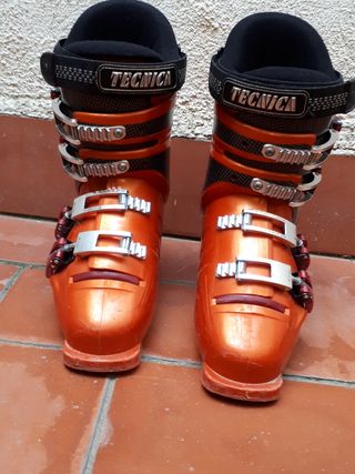 Botas esquí \\/ ski TECNICA 38 de segunda mano por 35 EUR en Barcelona en  WALLAPOP