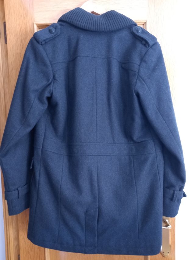 Abrigo negro paño 3/4. Talla L. Pull & Bear