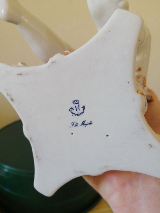 Angelo suona tamburello - Capodimonte