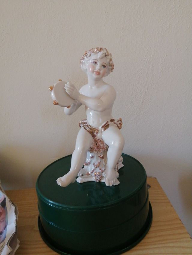 Angelo suona tamburello - Capodimonte