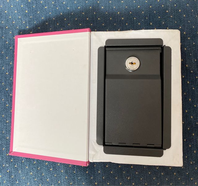 Caja fuerte en forma de libro